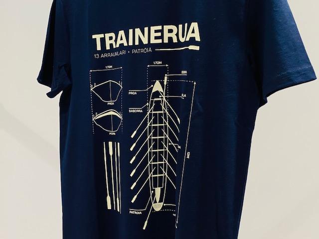 Detalle impresión serigráfica con tintas al agua en camisetas orgánicas TRAINERUA para Negua
