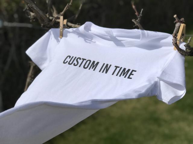 Camiseta personalizada tendida 