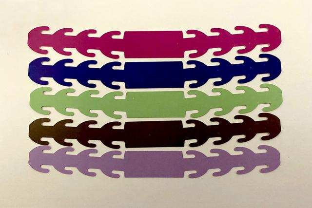 Babestu plastikozko belarri pertsonalizatuak